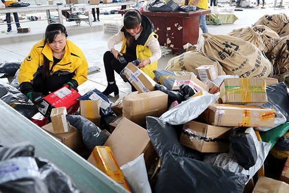 Employees sort express packages after Singles Day, an annual online shopping gala in China on Nov 11, in Donghai, Jiangsu province.(Photo by Zhang Kaihu/for China Daily) Employees sort express packages after Singles Day, an annual online shopping gala in China on Nov 11, in Donghai, Jiangsu province.(Photo by Zhang Kaihu/for China Daily)