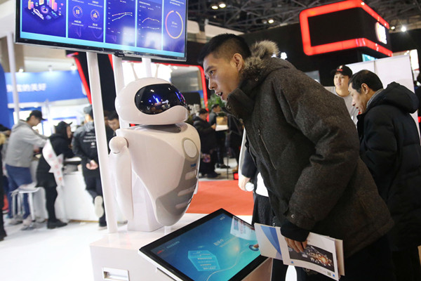 An AI-supported robot addresses queries from a visitor at the China Finance Annual Forum held in Beijing on Thursday. (Photo by Chen Xiaogen/For China Daily) An AI-supported robot addresses queries from a visitor at the China Finance Annual Forum held in Beijing on Thursday. (Photo by Chen Xiaogen/For China Daily)