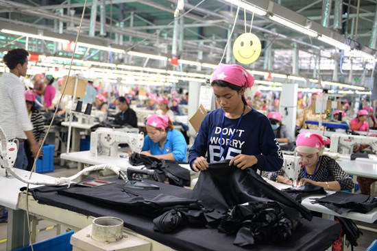 Workers make garments at a factory in the Sihanoukville SEZ in Cambodia. Backed by the Chinese and Cambodian governments, the SEZ was developed by Wuxi-based Hodo Group and Cambodia International Investment Development Group in 2007. (Photo provided to China Daily) Workers make garments at a factory in the Sihanoukville SEZ in Cambodia. Backed by the Chinese and Cambodian governments, the SEZ was developed by Wuxi-based Hodo Group and Cambodia International Investment Development Group in 2007. (Photo provided to China Daily)