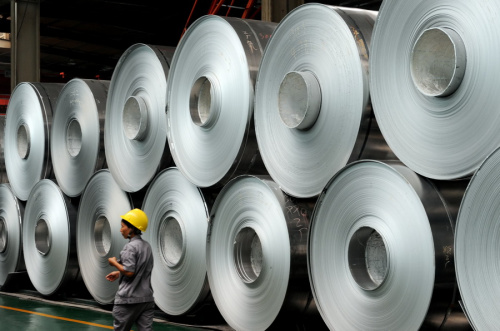 An employee works at an aluminum foil manufacturing plant in Zhengzhou, capital of Henan Province. (Photo/China Daily) An employee works at an aluminum foil manufacturing plant in Zhengzhou, capital of Henan Province. (Photo/China Daily)