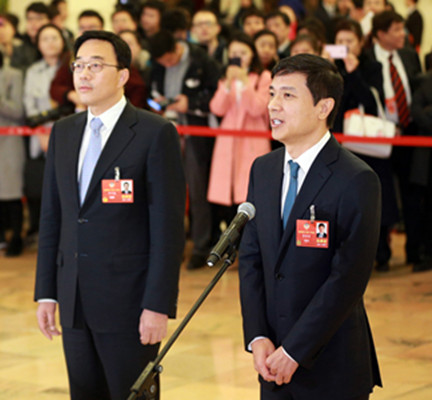 Baidu CEO Li Yanhong, also known as Robin Li (right), and Deng Zhonghan, chief scientist of chipmaker Vimicro, are interviewed as members of the 13th National Committee of the CPPCC on the sidelines of the closing of the first session at the Great Hall of the People in Beijing on Thursday. (Provided to China Daily)