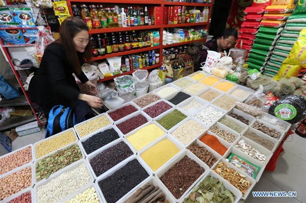 A grocer sells grains at a market in Nantong City of east China's Jiangsu Province, April 11, 2018. China's consumer price index (CPI), a main gauge of inflation, rose 2.1 percent year on year in March, down from 2.9 percent for February, according to data from the National Bureau of Statistics showed Wednesday. (Xinhua/Xu Congjun) A grocer sells grains at a market in Nantong City of east China's Jiangsu Province, April 11, 2018. China's consumer price index (CPI), a main gauge of inflation, rose 2.1 percent year on year in March, down from 2.9 percent for February, according to data from the National Bureau of Statistics showed Wednesday. (Xinhua/Xu Congjun)