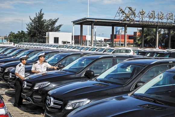 Vehicles await inspection at the import port of China Customs in Haikou, Hainan province. (Photo provided to China Daily) Vehicles await inspection at the import port of China Customs in Haikou, Hainan province. (Photo provided to China Daily)