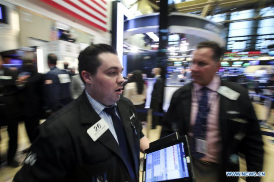 Traders work at the New York Stock Exchange in New York, the United States, April 24, 2018. U.S. stocks ended lower on Tuesday, giving up earlier gains, as investors were digesting a string of corporate earnings reports. The Dow Jones Industrial Average erased 424.56 points, or 1.74 percent, to 24,024.13. (Xinhua/Wang Ying) Traders work at the New York Stock Exchange in New York, the United States, April 24, 2018. U.S. stocks ended lower on Tuesday, giving up earlier gains, as investors were digesting a string of corporate earnings reports. The Dow Jones Industrial Average erased 424.56 points, or 1.74 percent, to 24,024.13. (Xinhua/Wang Ying)