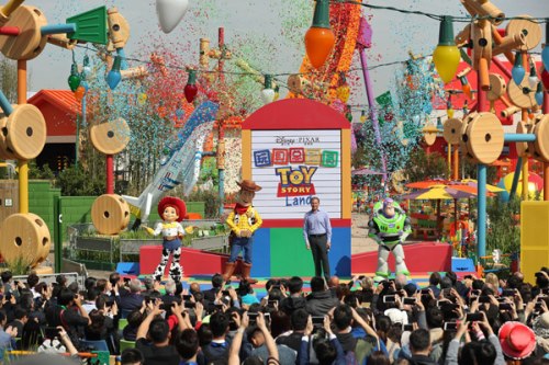 The opening ceremony of Shanghai Disneyland's seventh themed area, the Disney Pixar Toy Story Land, on Thursday. (Photo by Zhang hengwei/China News Service) The opening ceremony of Shanghai Disneyland's seventh themed area, the Disney Pixar Toy Story Land, on Thursday. (Photo by Zhang hengwei/China News Service)