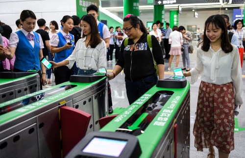 Mobile payment firms eye city transport