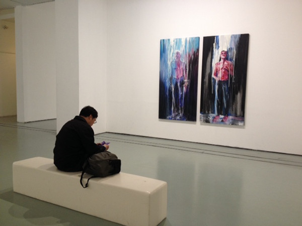 Fan Yaping’s latest exhibition of oil paintings takes the audience on a journey both visually and spiritually. (Photo: Ecns.cn/Qian Ruisha) Fan Yaping’s latest exhibition of oil paintings takes the audience on a journey both visually and spiritually. (Photo: Ecns.cn/Qian Ruisha)