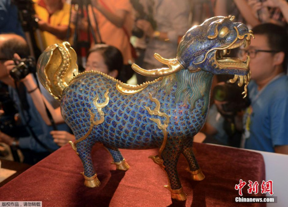 The stolen Chinese chimera in cloisonn enamel from the reign of Qianlong (1736-95). (Photo/Chinanews.com) The stolen Chinese chimera in cloisonn enamel from the reign of Qianlong (1736-95). (Photo/Chinanews.com)