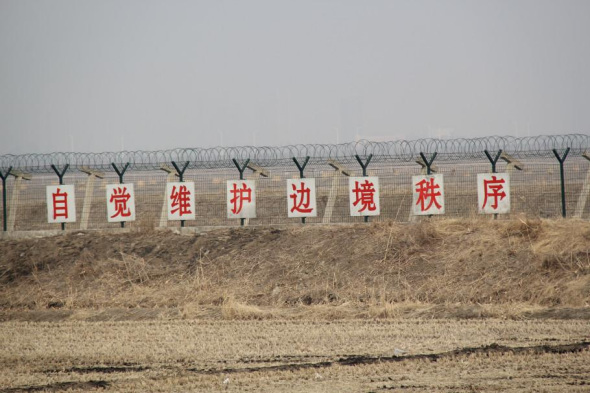 China will invest 100 million yuan ($16 million) to build an eight-kilometer-long fence on the border between China and Vietnam to fight smuggling. (Photo/www.chinaso.com) China will invest 100 million yuan ($16 million) to build an eight-kilometer-long fence on the border between China and Vietnam to fight smuggling. (Photo/www.chinaso.com)