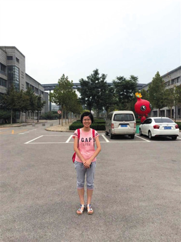File photo of Wu Xinyi, a 19-year-old freshmen girl at Tianjin Normal University. Wu committed suicide after being forced to live alone in a dorm room because she carried the hepatitis B virus. (Photo/Beijing News) File photo of Wu Xinyi, a 19-year-old freshmen girl at Tianjin Normal University. Wu committed suicide after being forced to live alone in a dorm room because she carried the hepatitis B virus. (Photo/Beijing News)
