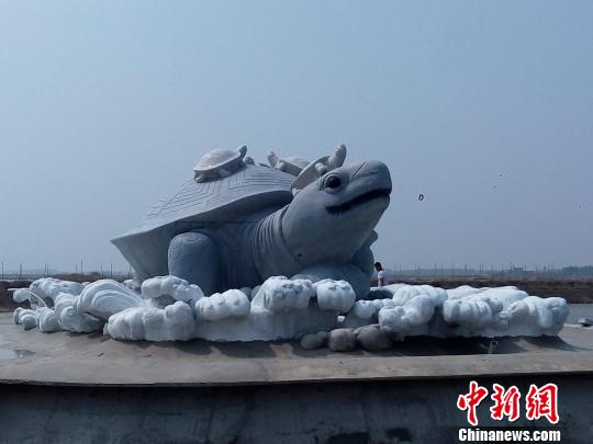 A 501-ton dark jade sculpture of a mythical turtle, which is 3.7 meters tall, 5.7 meters wide and 9 meters long, is inaugurated in Caofeidian, North China’s Hebei province on May 3. (Photo: China News Service/Li Lianjun) A 501-ton dark jade sculpture of a mythical turtle, which is 3.7 meters tall, 5.7 meters wide and 9 meters long, is inaugurated in Caofeidian, North China’s Hebei province on May 3. (Photo: China News Service/Li Lianjun)