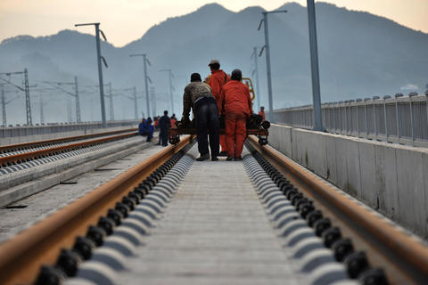A latest quality inspection conducted by China Railway Corp. shows that only four of a total of 14 high friction coefficient composition brake pads for freight trains have passed check. (Photo/www.caixin.com) A latest quality inspection conducted by China Railway Corp. shows that only four of a total of 14 high friction coefficient composition brake pads for freight trains have passed check. (Photo/www.caixin.com)