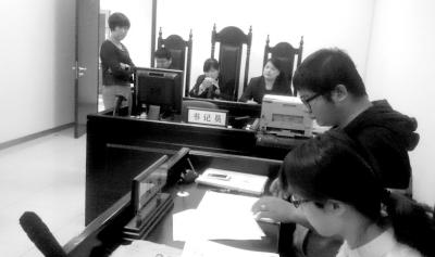 Court prepared to hear Mr Li's case on Oct. 19, 2015. (Photo/The Beijing Times) Court prepared to hear Mr Li's case on Oct. 19, 2015. (Photo/The Beijing Times)