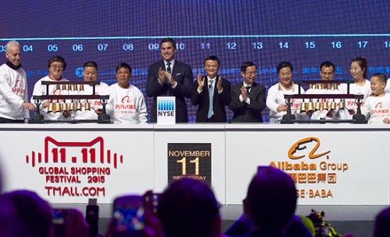 Jack Ma, executive chairman of Alibaba, along with Alibaba CEO Zhang Yong (right) and Tom Farley, president of the New York Stock Exchange, ring Chinese bells to open the exchange in Beijing, on Nov 11, 2015. [China Daily]