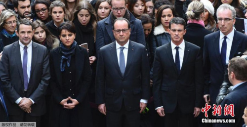 (From L) French Minister for Higher Education and Research Thierry Mandon, French Education Minister Najat Vallaud-Belkacem, French President Francois Hollande and French Prime Minister Manuel Valls observe a minute of silence at the Sorbonne University in Paris on November 16, 2015 to pay tribute to victims of the Paris attacks. (Photo/Agencies) (From L) French Minister for Higher Education and Research Thierry Mandon, French Education Minister Najat Vallaud-Belkacem, French President Francois Hollande and French Prime Minister Manuel Valls observe a minute of silence at the Sorbonne University in Paris on November 16, 2015 to pay tribute to victims of the Paris attacks. (Photo/Agencies)
