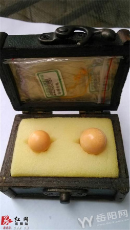 Two pearls in a box. Two pearls in a box.