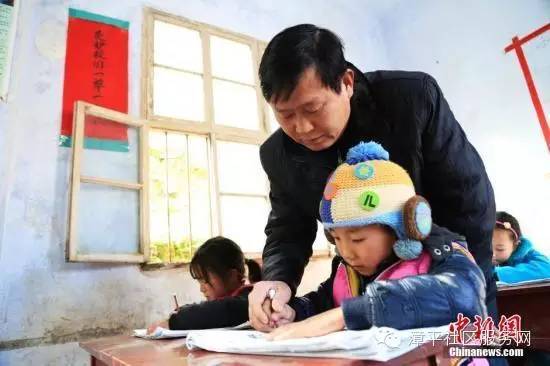 Some schools still suffer from teachers compromising their morality. (File photo/Chinanews.com) Some schools still suffer from teachers compromising their morality. (File photo/Chinanews.com)