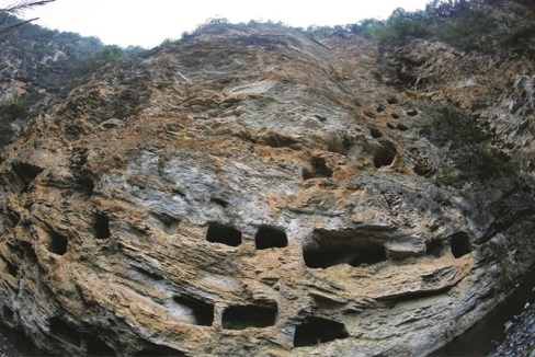The hanging coffins are inside man-made caves halfway on a cliff in Hubei province, China. (Photo/cnhubei.com) The hanging coffins are inside man-made caves halfway on a cliff in Hubei province, China. (Photo/cnhubei.com)