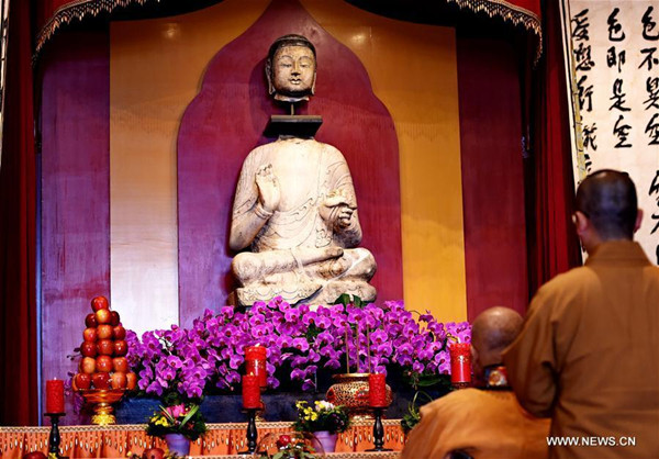 Master Hsing Yun prays for blessings during a returning ceremony of an ancient Buddhist sculpture at Fo Guang Shan in Kaohsiung, southeast China's Taiwan, Feb. 21, 2016. (Photo/Xinhua) Master Hsing Yun prays for blessings during a returning ceremony of an ancient Buddhist sculpture at Fo Guang Shan in Kaohsiung, southeast China's Taiwan, Feb. 21, 2016. (Photo/Xinhua)
