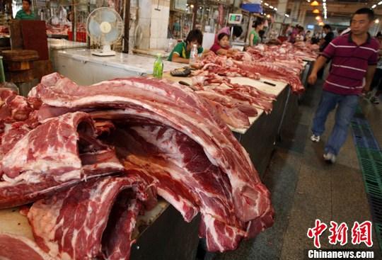 Pork is sold at a market. (File photo/Chinanews.com) Pork is sold at a market. (File photo/Chinanews.com)