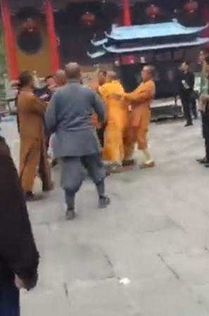 A video clip shows monks fight in a temple in Yangzhou City, East China's Jiangsu Province. A video clip shows monks fight in a temple in Yangzhou City, East China's Jiangsu Province.