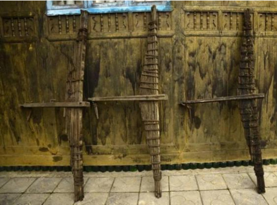 A farmer in Tianzhu County of Southwest China’s Guizhou Province has preserved three powerful antique bows. (Photo/ A farmer in Tianzhu County of Southwest China’s Guizhou Province has preserved three powerful antique bows. (Photo/