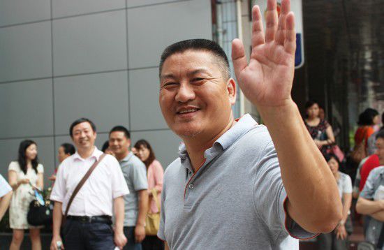 Liang Shi, 49, is to take the national college entrance exam for the 20th time this year on June 7, 2016. (Photo/Chengdu Economic Daily) Liang Shi, 49, is to take the national college entrance exam for the 20th time this year on June 7, 2016. (Photo/Chengdu Economic Daily)