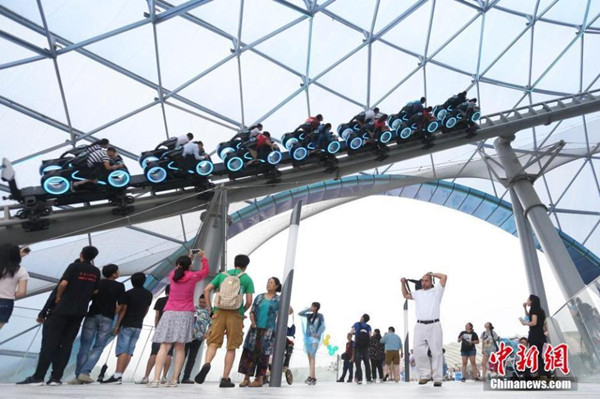 Visitors experience the TRON Lightcycle Power Run ride at Shanghai Disney Resort on its official opening day, June 16, 2016. (Photo/China News Service) Visitors experience the TRON Lightcycle Power Run ride at Shanghai Disney Resort on its official opening day, June 16, 2016. (Photo/China News Service)