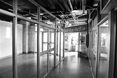 The cultural landmark Haidian Book City in Beijing is almost empty as most of its tenants have moved out. (Photo/China Youth Daily) The cultural landmark Haidian Book City in Beijing is almost empty as most of its tenants have moved out. (Photo/China Youth Daily)