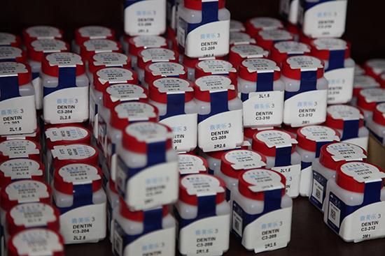 Smuggled German dental materials are intercepted.(Photo/legaldaily.com.cn) Smuggled German dental materials are intercepted.(Photo/legaldaily.com.cn)