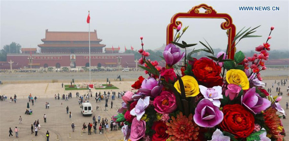 Photo taken on Sept. 25, 2016 shows part of the main flower parterre at the Tiananmen Square in central Beijing, capital of China. (Photo: Xinhua/Li Xin) Photo taken on Sept. 25, 2016 shows part of the main flower parterre at the Tiananmen Square in central Beijing, capital of China. (Photo: Xinhua/Li Xin)