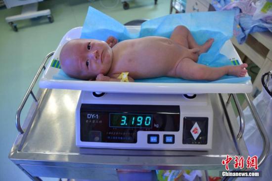 A baby boy was born. (File photo/Chinanews.com) A baby boy was born. (File photo/Chinanews.com)