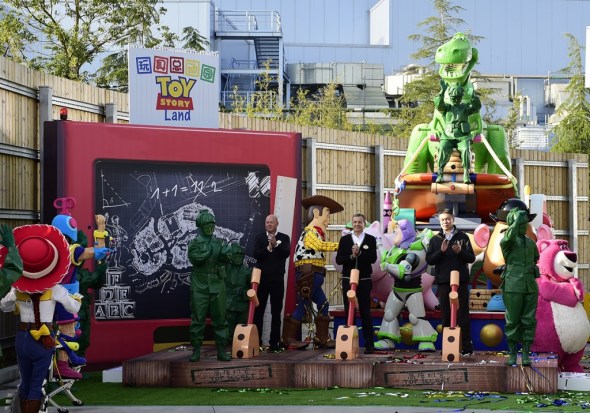 Bob Iger, Chairman and CEO of The Walt Disney Company (middle), Bob Chapek, Chairman of Walt Disney Parks and Resorts (left) and Fan Xiping, Chairman of Shanghai Shendi Group (right) recently broke ground on the new Toy Story Land at Shanghai Disneyland.(Photo/shanghaidisneyresort.com) Bob Iger, Chairman and CEO of The Walt Disney Company (middle), Bob Chapek, Chairman of Walt Disney Parks and Resorts (left) and Fan Xiping, Chairman of Shanghai Shendi Group (right) recently broke ground on the new Toy Story Land at Shanghai Disneyland.(Photo/shanghaidisneyresort.com)