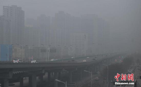 Heavy smog shrouds Shijiazhuang in north China's Hebei Province, December 5, 2016. (Photo: China News Service/Zhai Yujia) Heavy smog shrouds Shijiazhuang in north China's Hebei Province, December 5, 2016. (Photo: China News Service/Zhai Yujia)