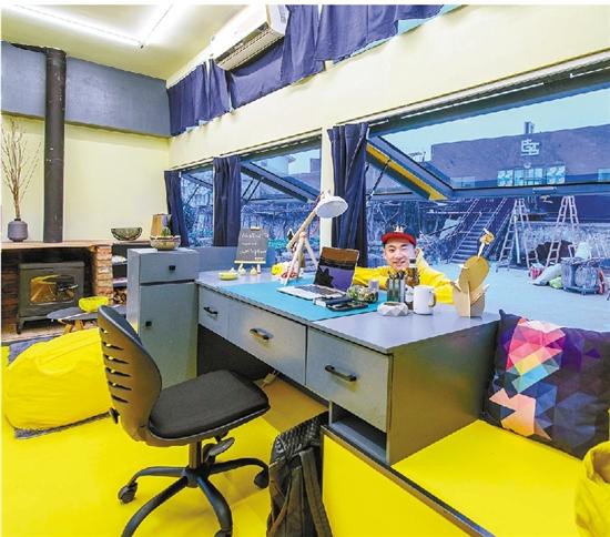 An internal view of the bus-converted house. (Photo/Qianjiang Evening News) An internal view of the bus-converted house. (Photo/Qianjiang Evening News)