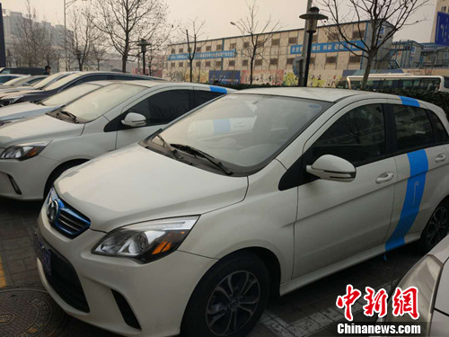 Shared cars park on a street in Beijing. (Photo/Chinanews.com) Shared cars park on a street in Beijing. (Photo/Chinanews.com)
