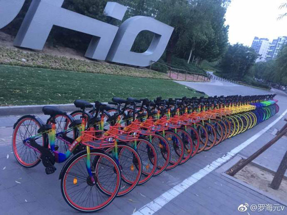 Colorful sharable bikes appear on the streets of Beijing. (Photo/Weibo account of Luo Haiyuan, founder and CEO of the seven-colored bike company) Colorful sharable bikes appear on the streets of Beijing. (Photo/Weibo account of Luo Haiyuan, founder and CEO of the seven-colored bike company)