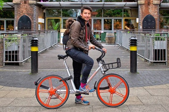 A user rides Mobike's shared bikes in Manchester. (Photo provided to China Daily) A user rides Mobike's shared bikes in Manchester. (Photo provided to China Daily)
