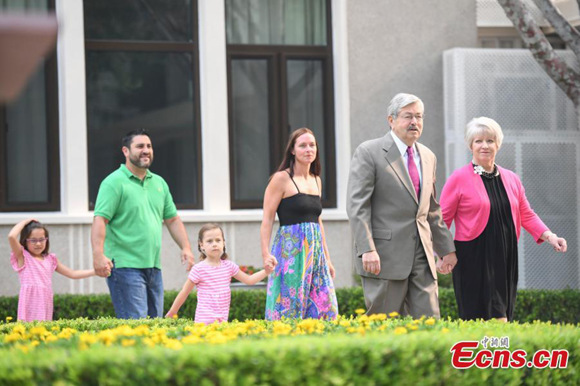 Newly appointed U.S. Ambassador to China Terry Branstad introduces his family to the media in front of their residence in Beijing, China, June 28, 2017. Pictured are his wife Christine (R), their daughter Allison Costa and her husband Jerry Costa, and grandchildren Sofia and Stella. (Photo: China News Service/Cui Nan) Newly appointed U.S. Ambassador to China Terry Branstad introduces his family to the media in front of their residence in Beijing, China, June 28, 2017. Pictured are his wife Christine (R), their daughter Allison Costa and her husband Jerry Costa, and grandchildren Sofia and Stella. (Photo: China News Service/Cui Nan)