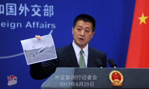 China's Foreign Ministry spokesperson Lu Kang shows a photo of Indian border troops crossing the mutually-recognized boundary at a regular press conference, June 29, 2017. (Photo/fmprc.gov.cn) China's Foreign Ministry spokesperson Lu Kang shows a photo of Indian border troops crossing the mutually-recognized boundary at a regular press conference, June 29, 2017. (Photo/fmprc.gov.cn)