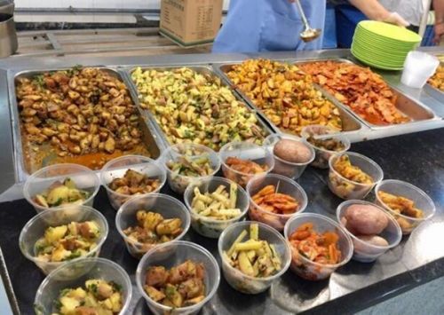 This undated photo shows Sichuan University offers all-potato dishes at a canteen window. (Photo/Chengdu Evening News) This undated photo shows Sichuan University offers all-potato dishes at a canteen window. (Photo/Chengdu Evening News)