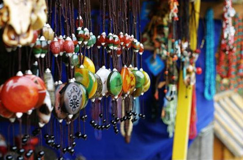  Among the millions of streets in China, there is a special one in Lhasa. It may not look that spectacular or grand, but for many people its sacred. Its a circular road that draws pilgrims and tourists from all over the world. Its the Barkhor street