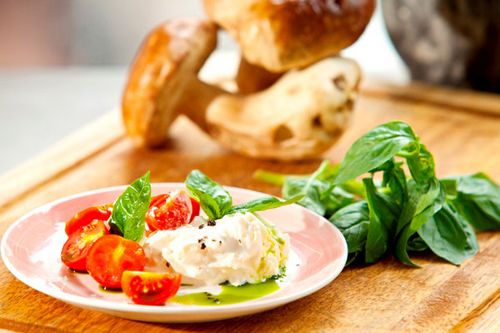 Among Papi's signature dishes is silky burrata cheese with juicy Italian cherry tomatoes.