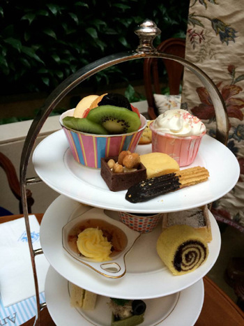 A three-tier cake stand packed with afternoon treats. Photo provided to chinadaily.com.cn