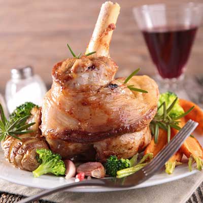 Spring lamb always serves as the main dish at the festival feasts of Easter in Greece. Photo provided to China Daily Spring lamb always serves as the main dish at the festival feasts of Easter in Greece. Photo provided to China Daily