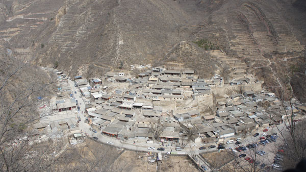 Cuandixia, a small ancient village, nestles in Beijing's mountain ranges. (Photo: Belle Taylor/China Daily) Cuandixia, a small ancient village, nestles in Beijing's mountain ranges. (Photo: Belle Taylor/China Daily)