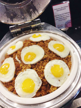 Nasi goreng (fried rice) topped with egg. (Photo/China Daily) Nasi goreng (fried rice) topped with egg. (Photo/China Daily)