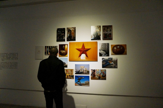 A visitor looks at photos of Hungary at the exhibition Images from the Red Nations. (Ruan Fan/chinadaily.com.cn) A visitor looks at photos of Hungary at the exhibition Images from the Red Nations. (Ruan Fan/chinadaily.com.cn)