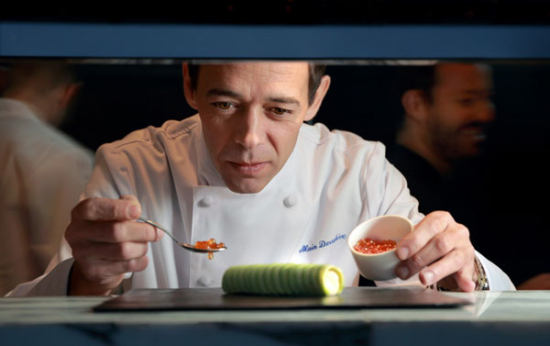 Devahive directs his molecular magic at caviar, mushrooms and an avocado roll.(Photo provided to China Daily) Devahive directs his molecular magic at caviar, mushrooms and an avocado roll.(Photo provided to China Daily)