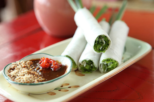 Fresh mint shrimp roll. (Photo by Jiang Dong/China Daily) Fresh mint shrimp roll. (Photo by Jiang Dong/China Daily)